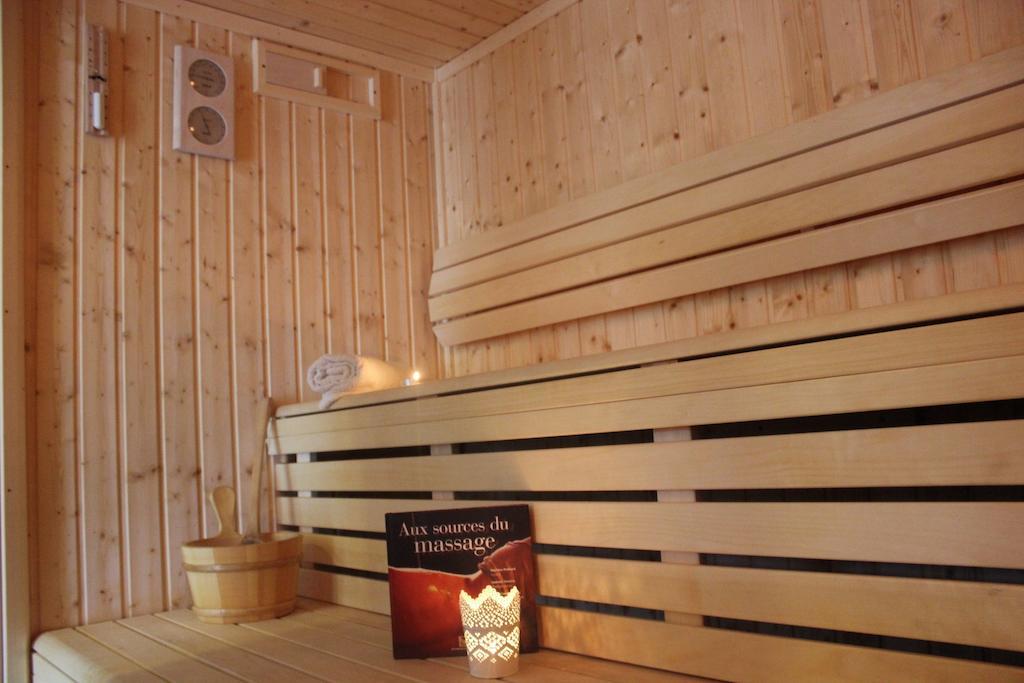 La Bicyclette Fleurie Bed & Breakfast Villemoirieu Exterior photo