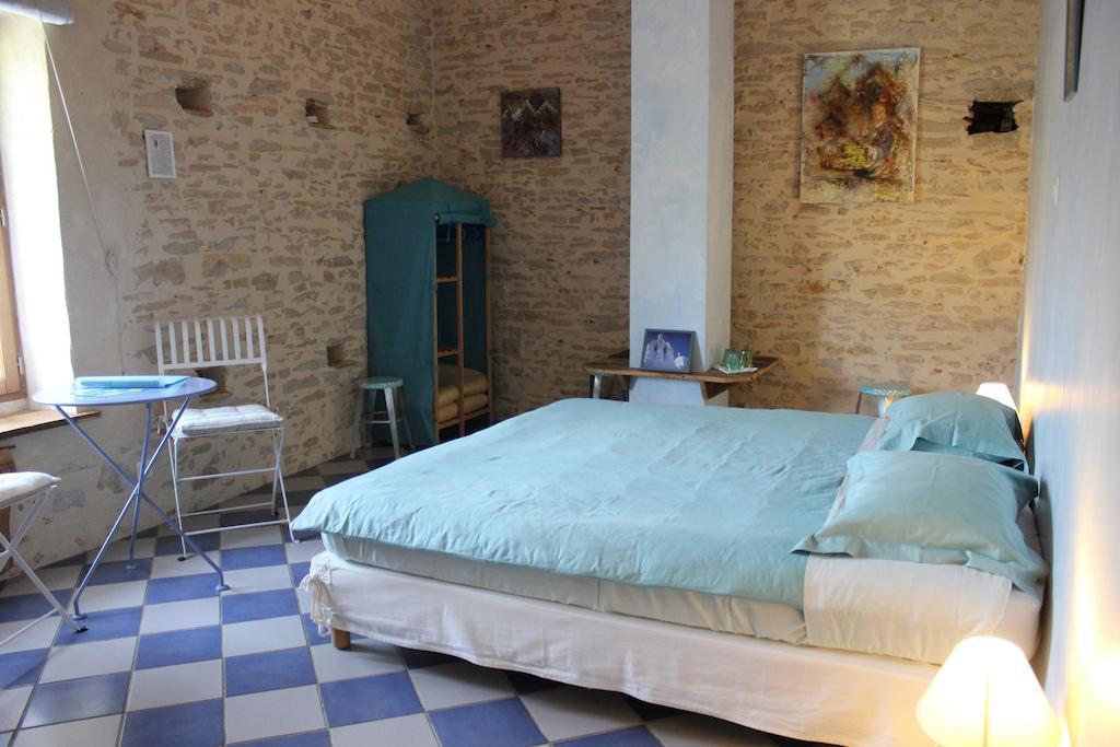 La Bicyclette Fleurie Bed & Breakfast Villemoirieu Room photo