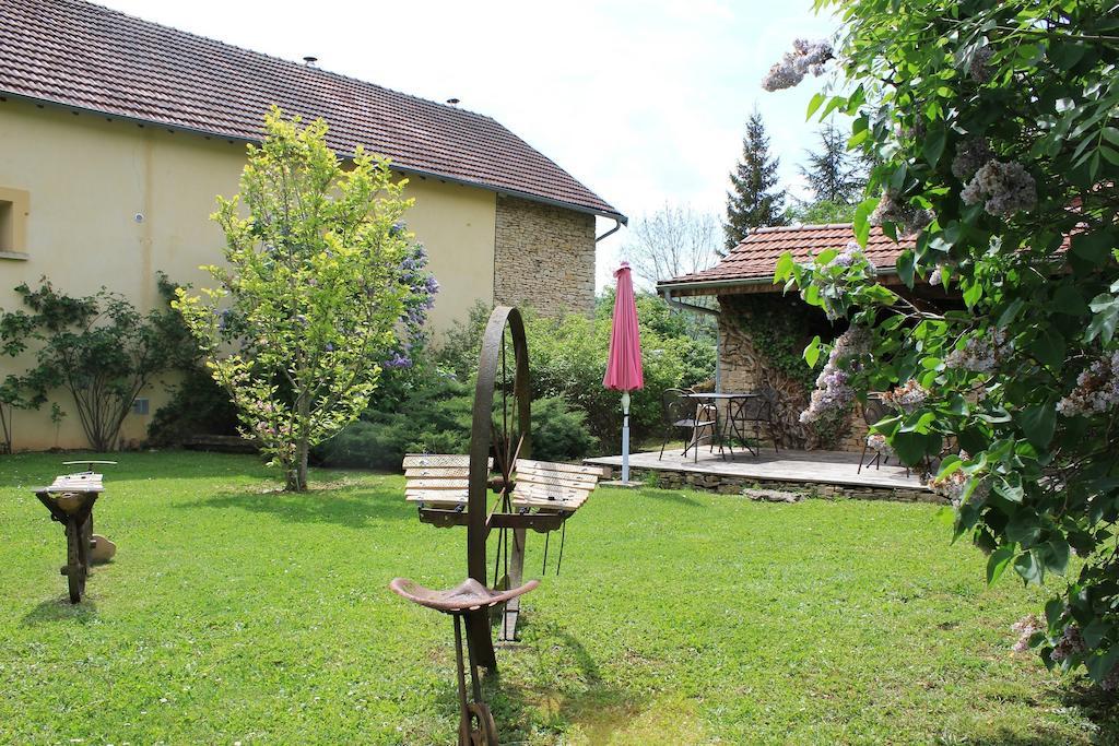 La Bicyclette Fleurie Bed & Breakfast Villemoirieu Exterior photo