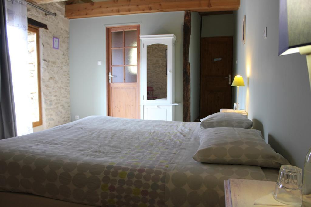 La Bicyclette Fleurie Bed & Breakfast Villemoirieu Room photo