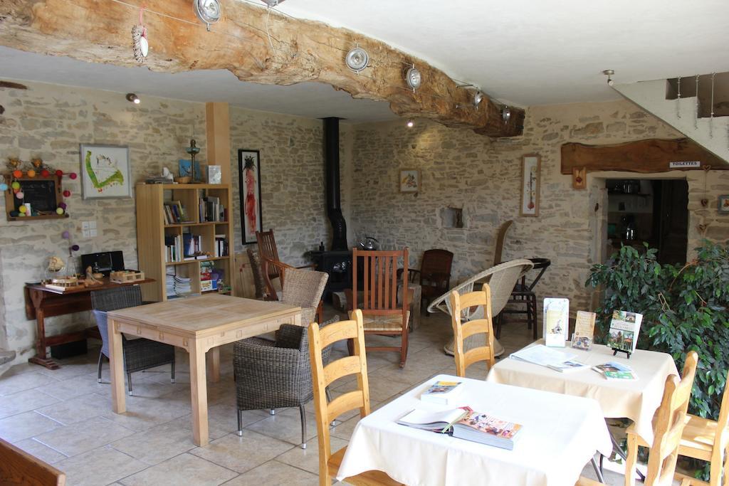 La Bicyclette Fleurie Bed & Breakfast Villemoirieu Exterior photo
