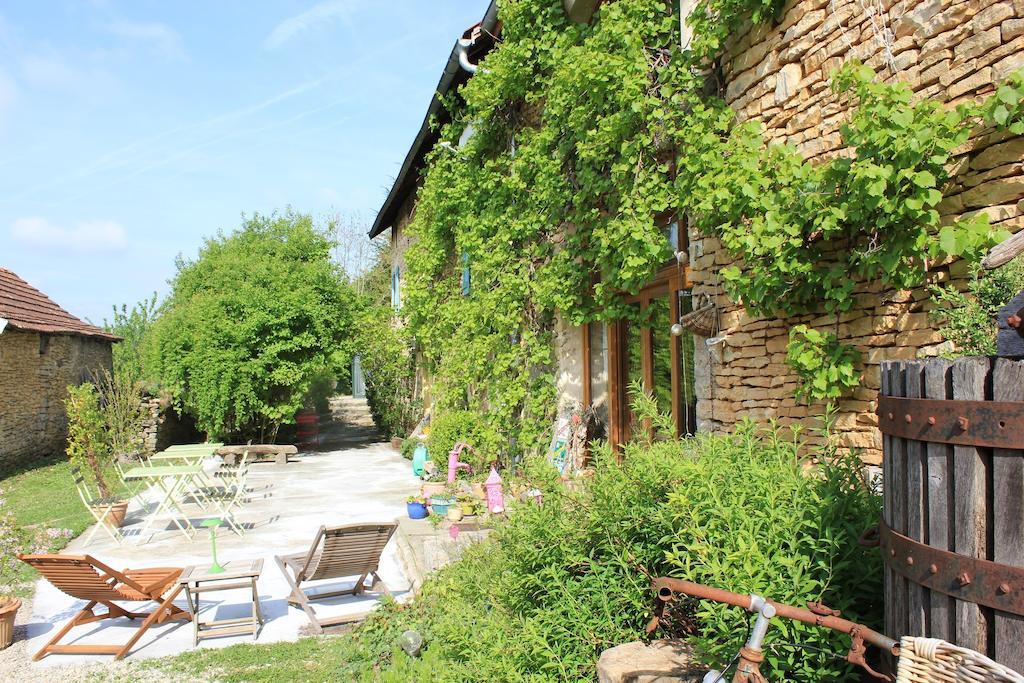 La Bicyclette Fleurie Bed & Breakfast Villemoirieu Exterior photo
