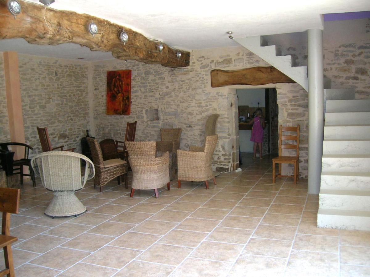 La Bicyclette Fleurie Bed & Breakfast Villemoirieu Exterior photo
