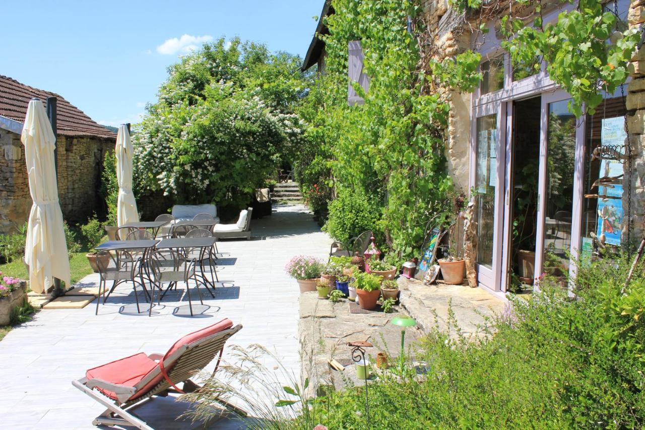 La Bicyclette Fleurie Bed & Breakfast Villemoirieu Exterior photo