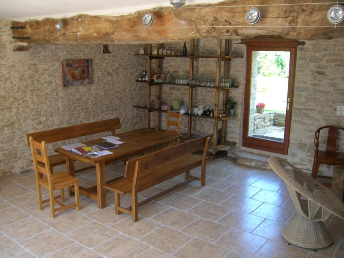 La Bicyclette Fleurie Bed & Breakfast Villemoirieu Exterior photo
